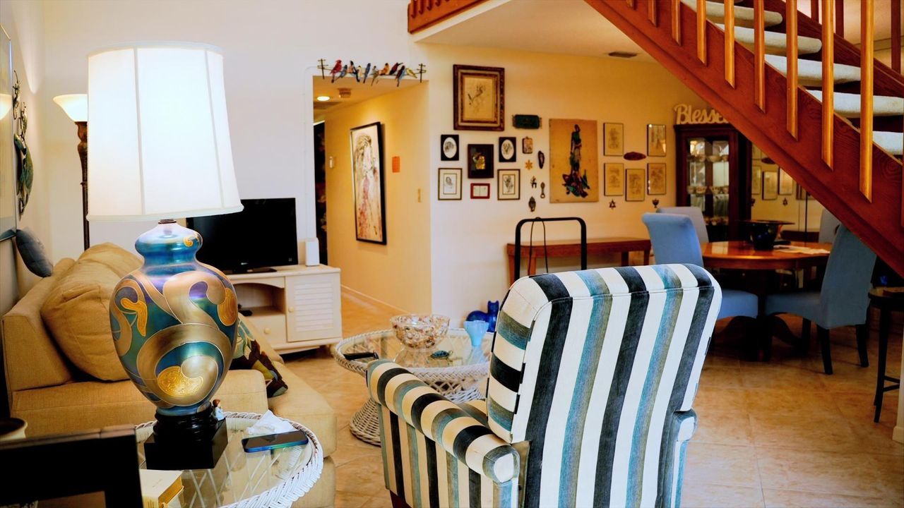 For Sale: $174,900 (1 beds, 2 baths, 1125 Square Feet)