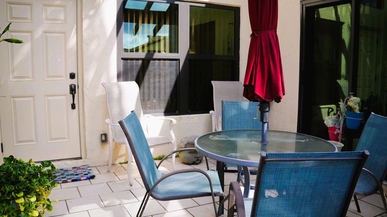 For Sale: $174,900 (1 beds, 2 baths, 1125 Square Feet)