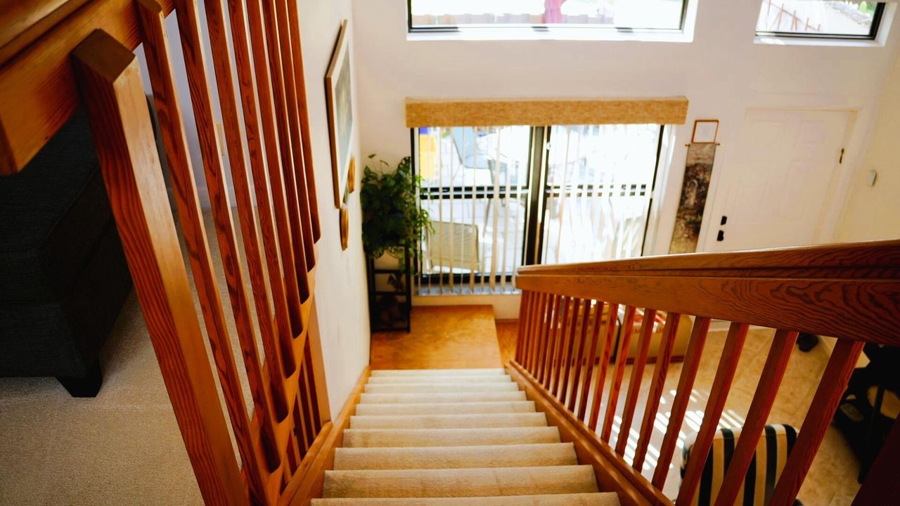 For Sale: $174,900 (1 beds, 2 baths, 1125 Square Feet)