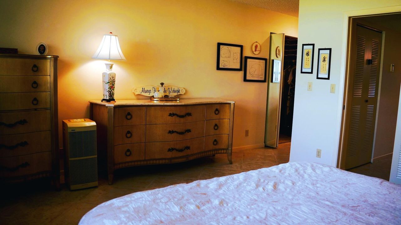 For Sale: $174,900 (1 beds, 2 baths, 1125 Square Feet)