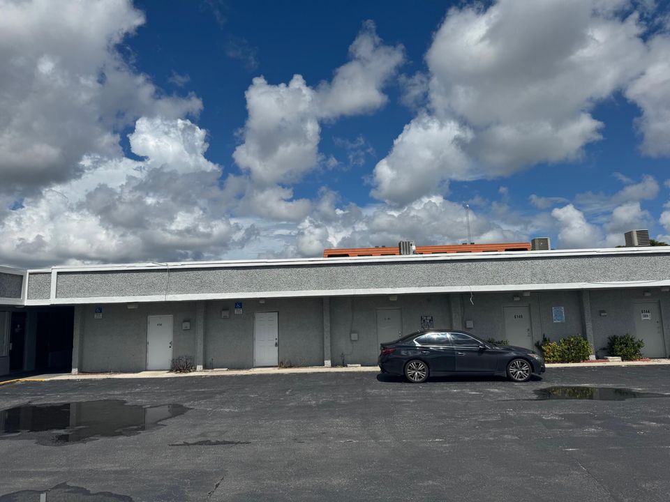 待售: $1,600 (0 贝兹, 0 浴室, 720 平方英尺)