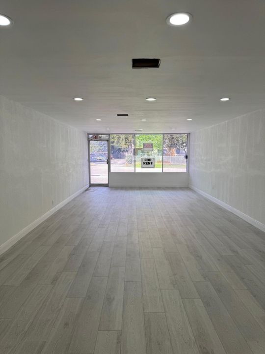 待售: $240,000 (0 贝兹, 0 浴室, 720 平方英尺)