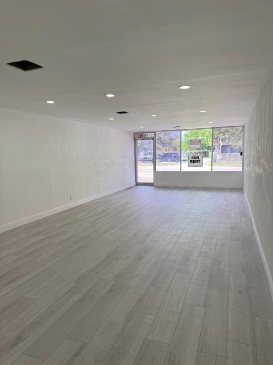 待售: $1,600 (0 贝兹, 0 浴室, 720 平方英尺)