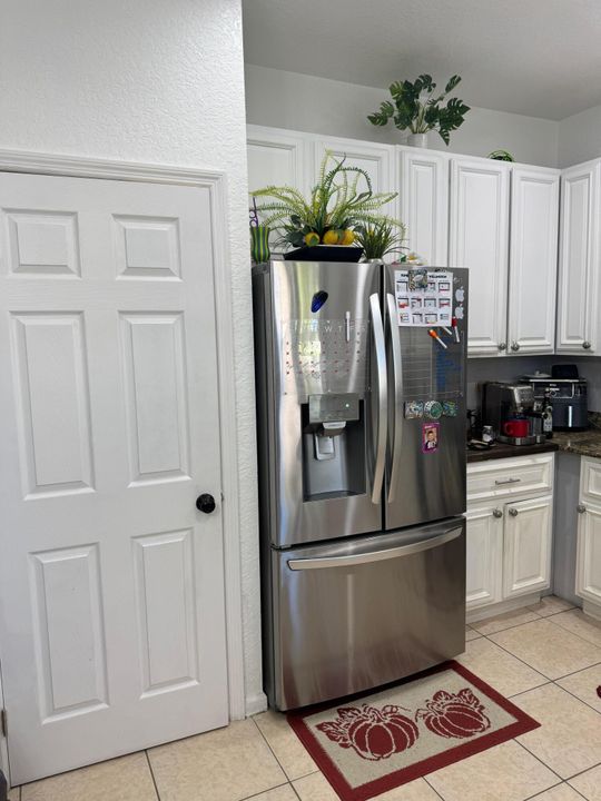 For Sale: $637,999 (5 beds, 3 baths, 2677 Square Feet)