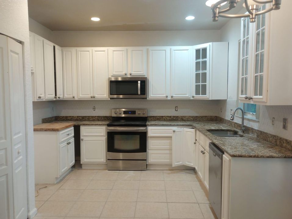 For Sale: $637,999 (5 beds, 3 baths, 2677 Square Feet)