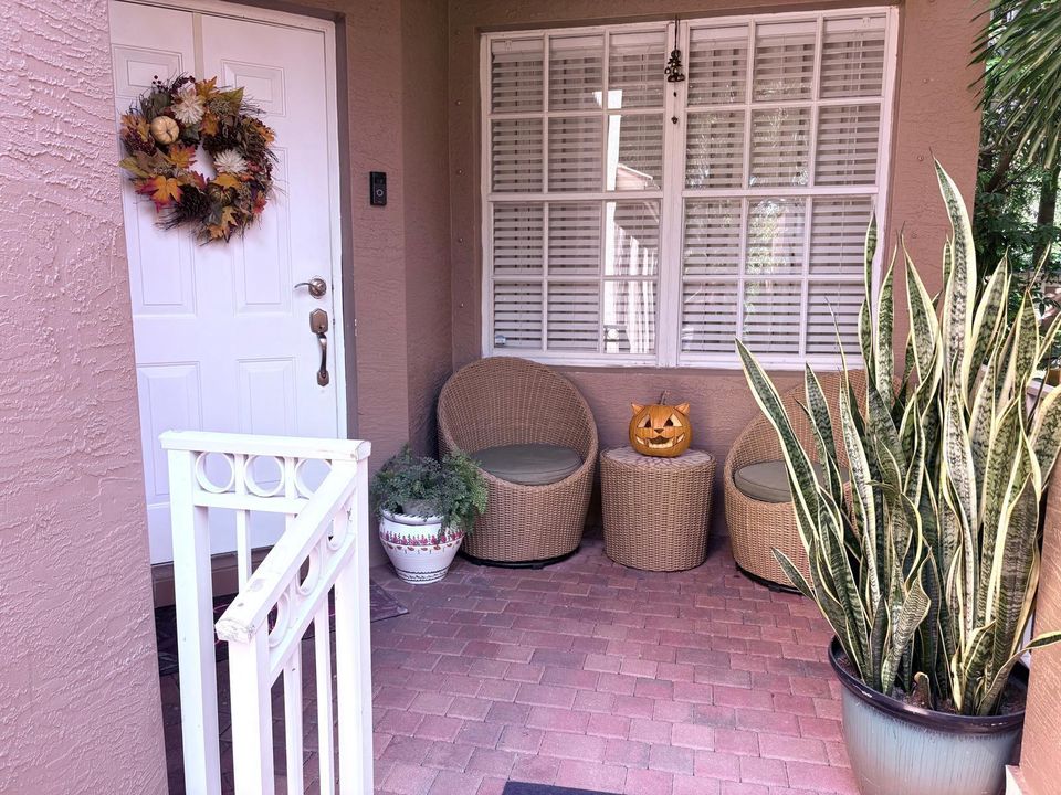 For Sale: $637,999 (5 beds, 3 baths, 2677 Square Feet)