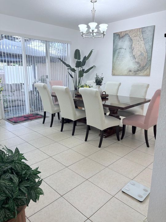 For Sale: $637,999 (5 beds, 3 baths, 2677 Square Feet)