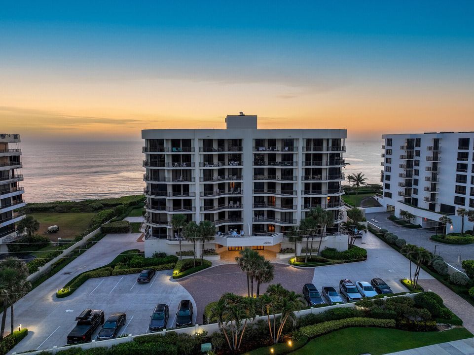 Recently Sold: $2,250,000 (3 beds, 2 baths, 2676 Square Feet)