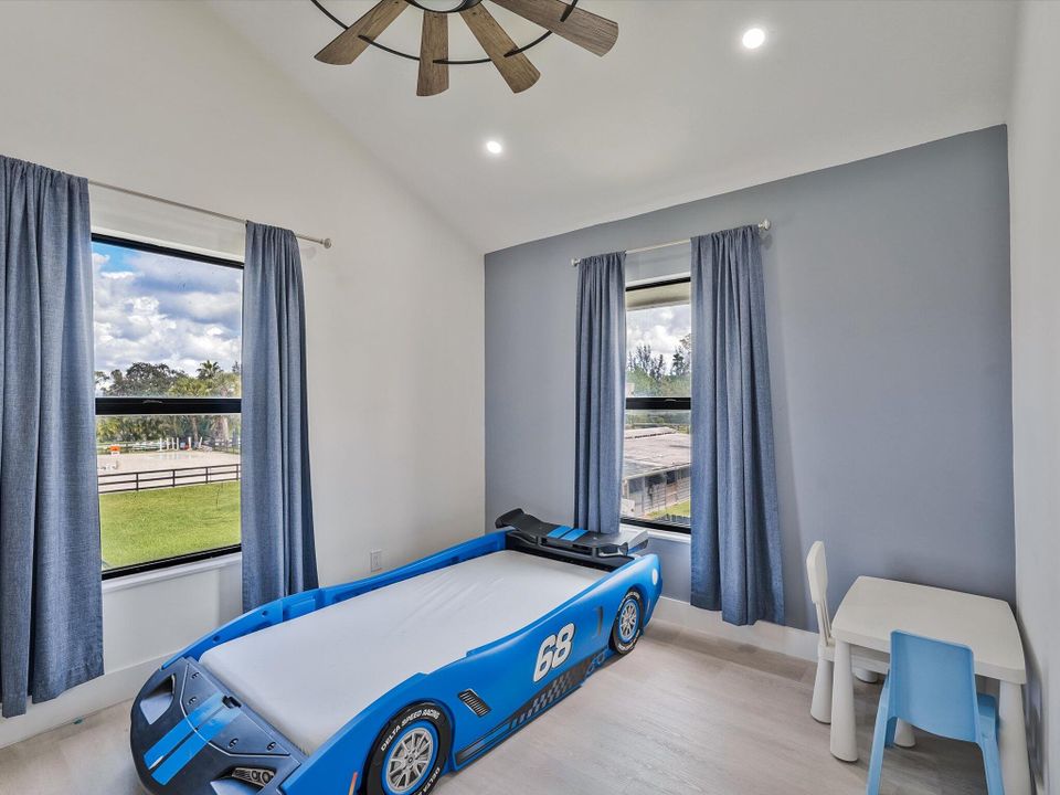 For Rent: $10,000 (4 beds, 2 baths, 2358 Square Feet)