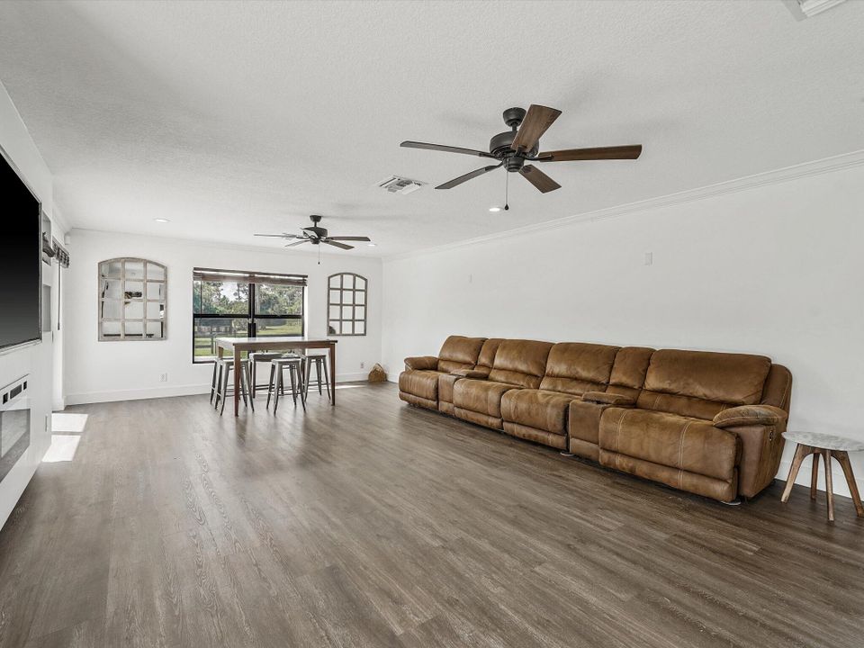 For Rent: $10,000 (4 beds, 2 baths, 2358 Square Feet)