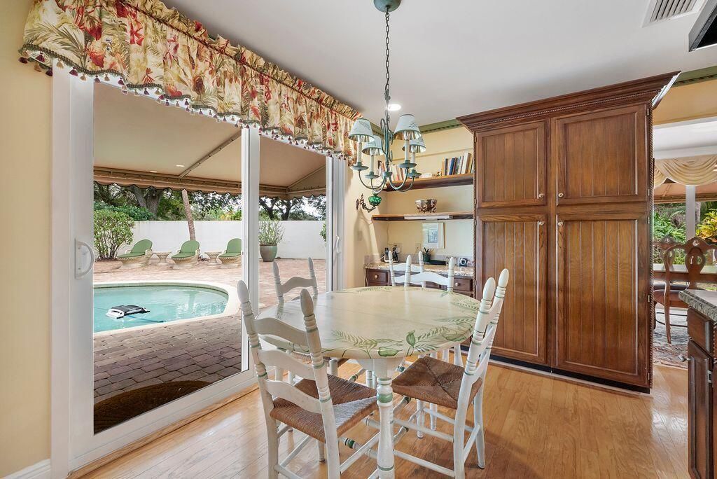 Active With Contract: $1,350,000 (4 beds, 4 baths, 2533 Square Feet)