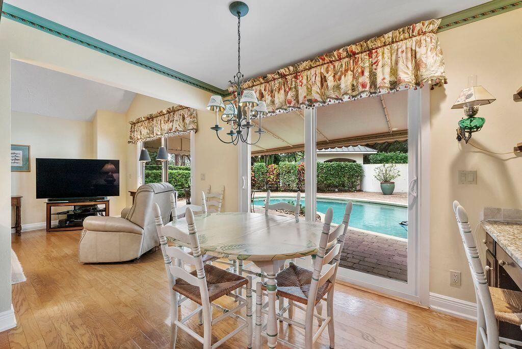 Active With Contract: $1,350,000 (4 beds, 4 baths, 2533 Square Feet)