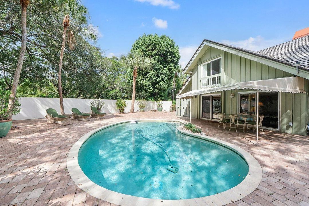 Active With Contract: $1,350,000 (4 beds, 4 baths, 2533 Square Feet)