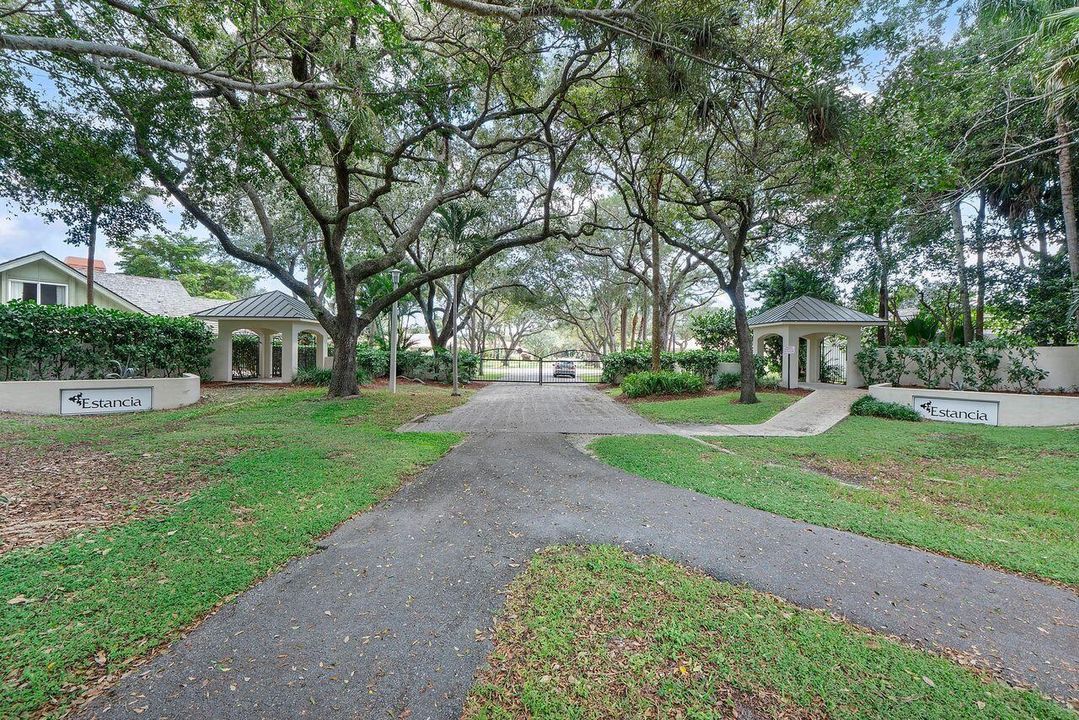 Active With Contract: $1,350,000 (4 beds, 4 baths, 2533 Square Feet)