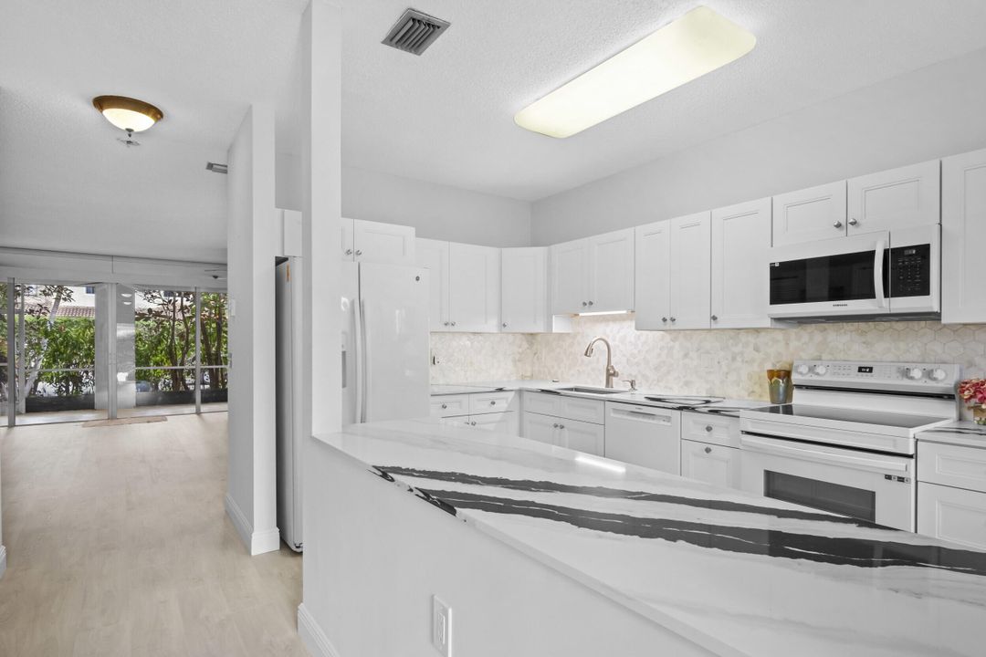 For Sale: $475,000 (3 beds, 2 baths, 1728 Square Feet)