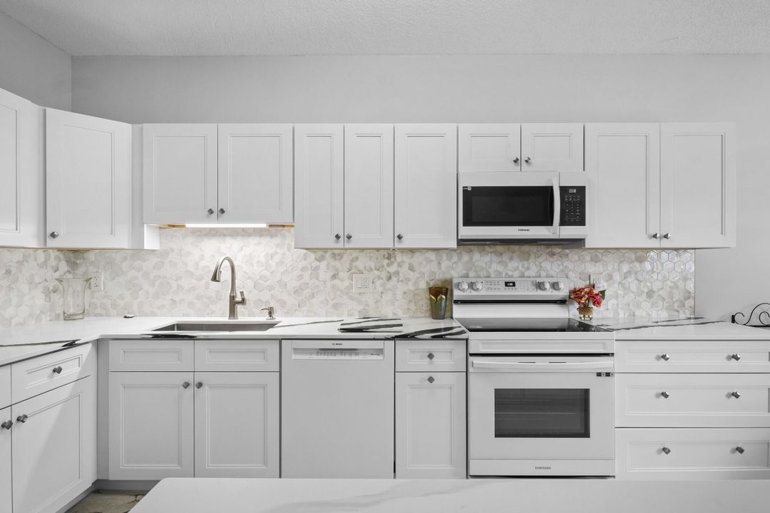 For Sale: $475,000 (3 beds, 2 baths, 1728 Square Feet)