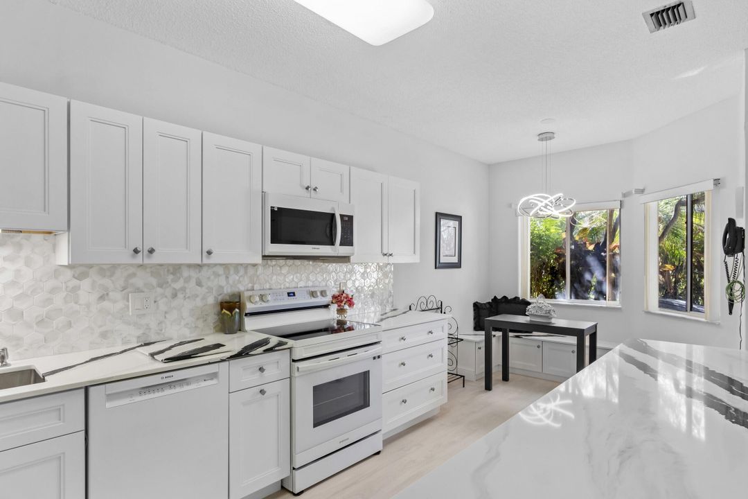 For Sale: $475,000 (3 beds, 2 baths, 1728 Square Feet)