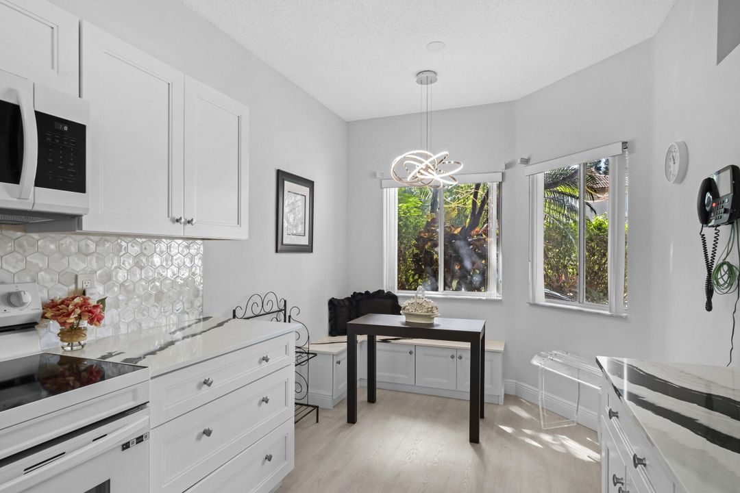 For Sale: $475,000 (3 beds, 2 baths, 1728 Square Feet)