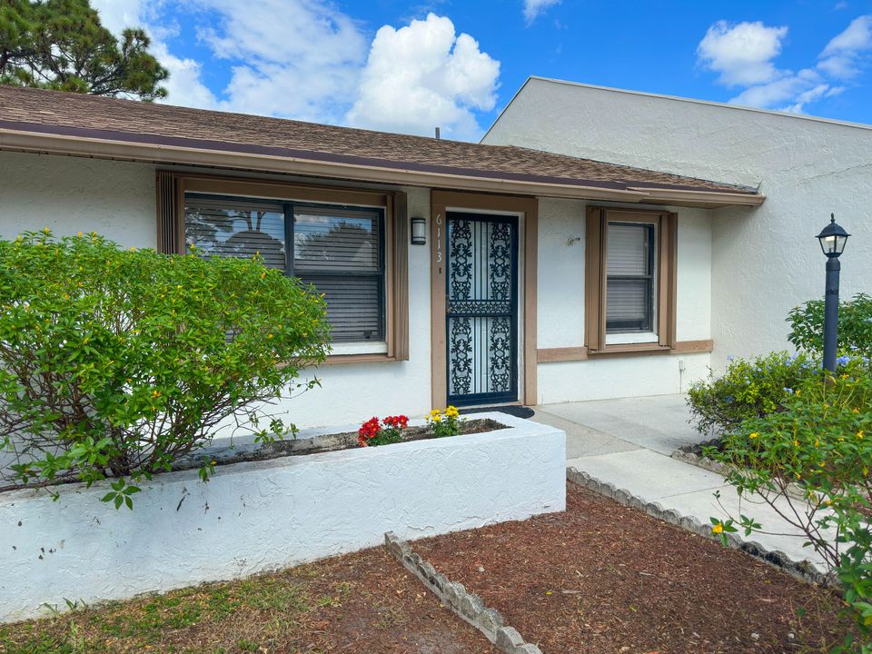 For Sale: $225,000 (2 beds, 2 baths, 1085 Square Feet)