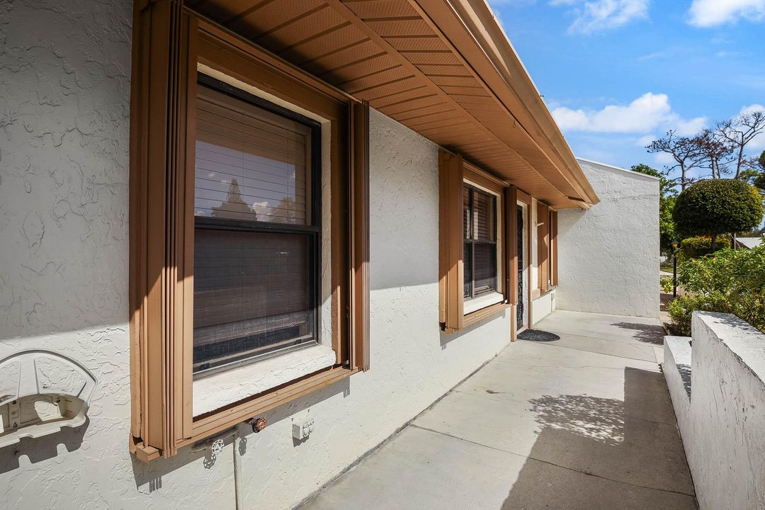 For Sale: $225,000 (2 beds, 2 baths, 1085 Square Feet)