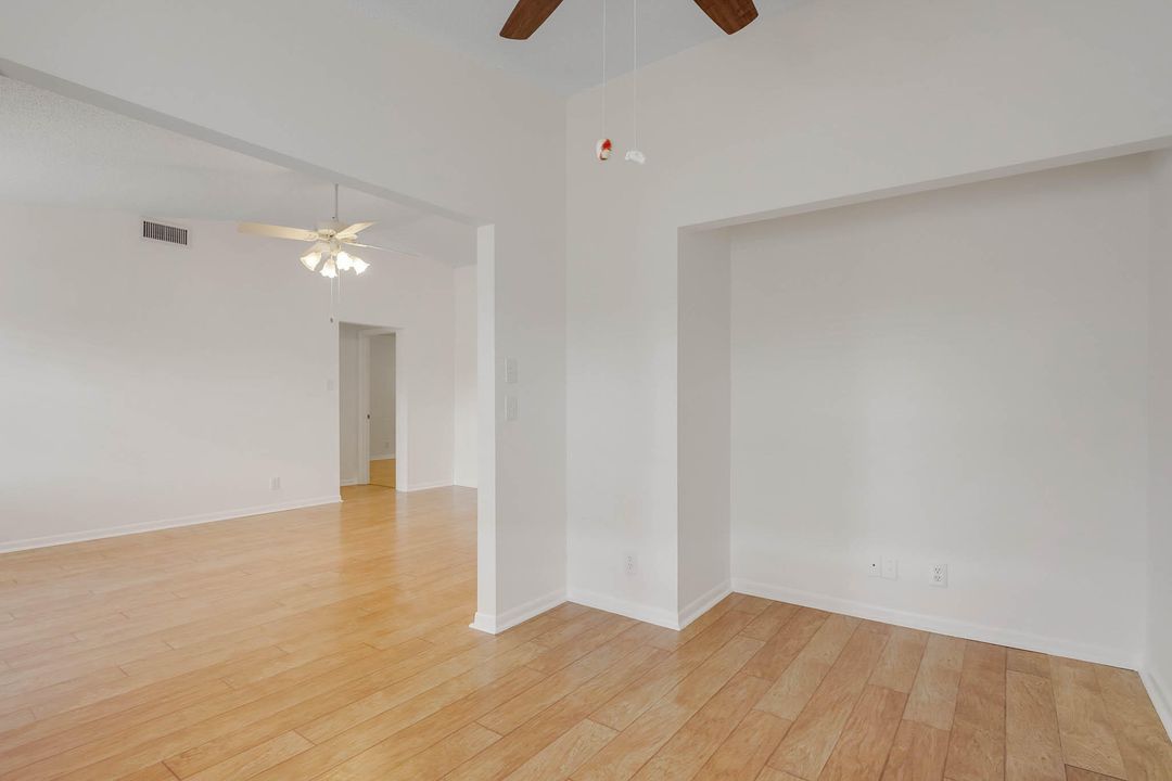 For Sale: $225,000 (2 beds, 2 baths, 1085 Square Feet)