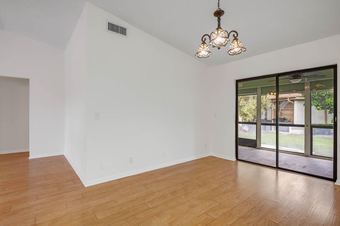For Sale: $225,000 (2 beds, 2 baths, 1085 Square Feet)