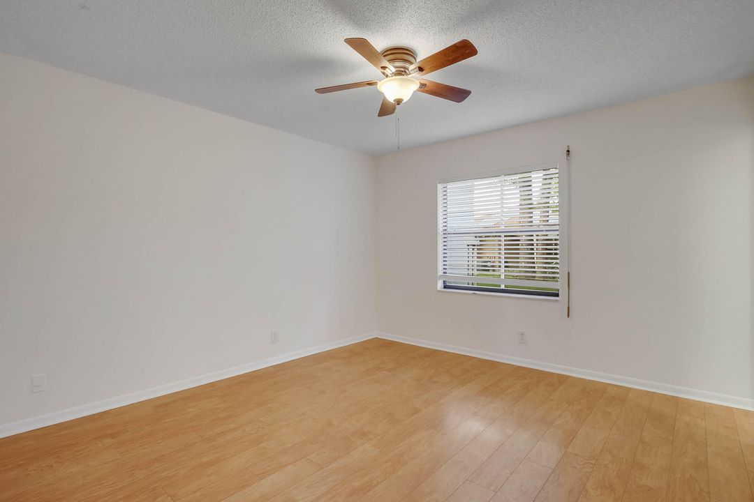 For Sale: $225,000 (2 beds, 2 baths, 1085 Square Feet)