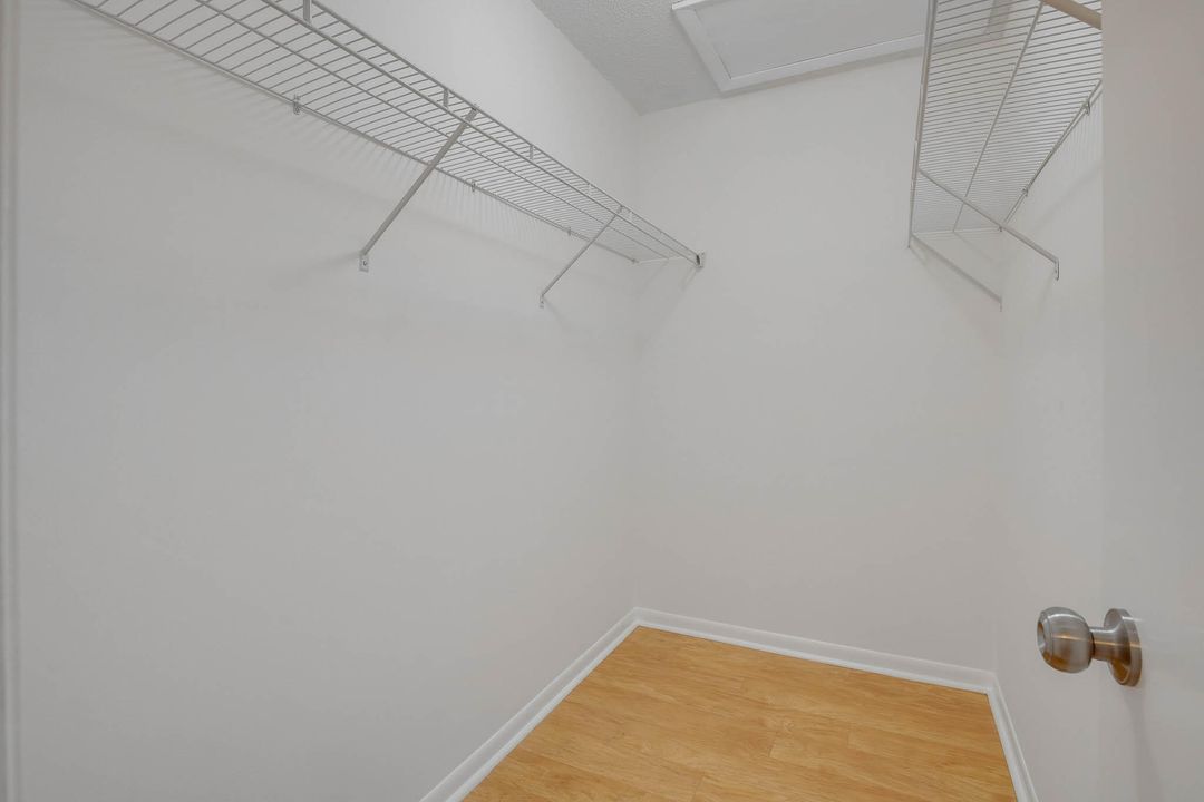 For Sale: $225,000 (2 beds, 2 baths, 1085 Square Feet)