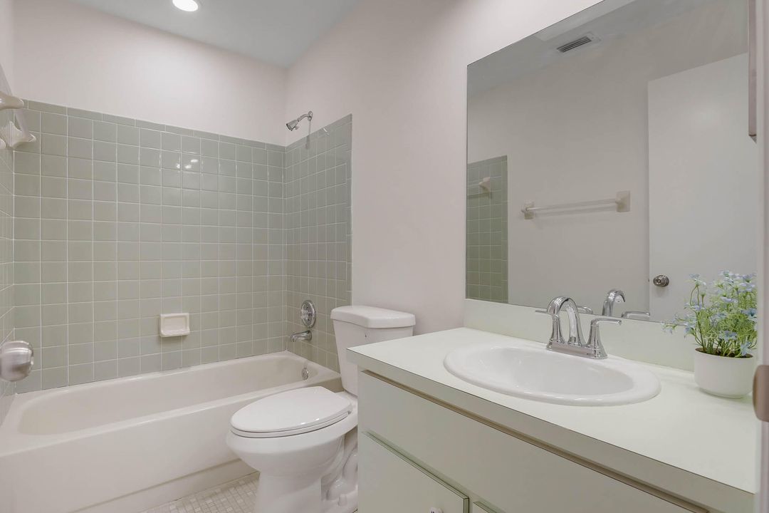 For Sale: $225,000 (2 beds, 2 baths, 1085 Square Feet)