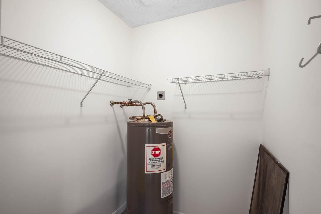 For Sale: $225,000 (2 beds, 2 baths, 1085 Square Feet)