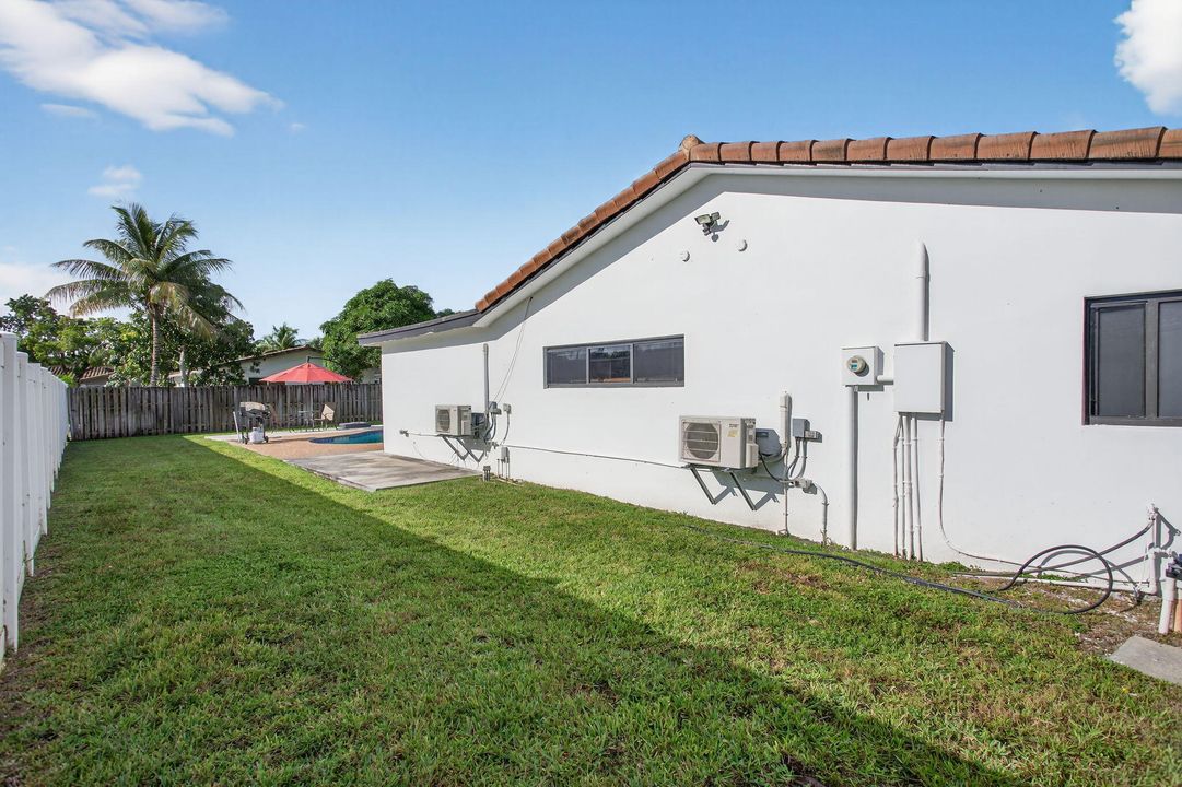 Active With Contract: $775,000 (4 beds, 3 baths, 2563 Square Feet)