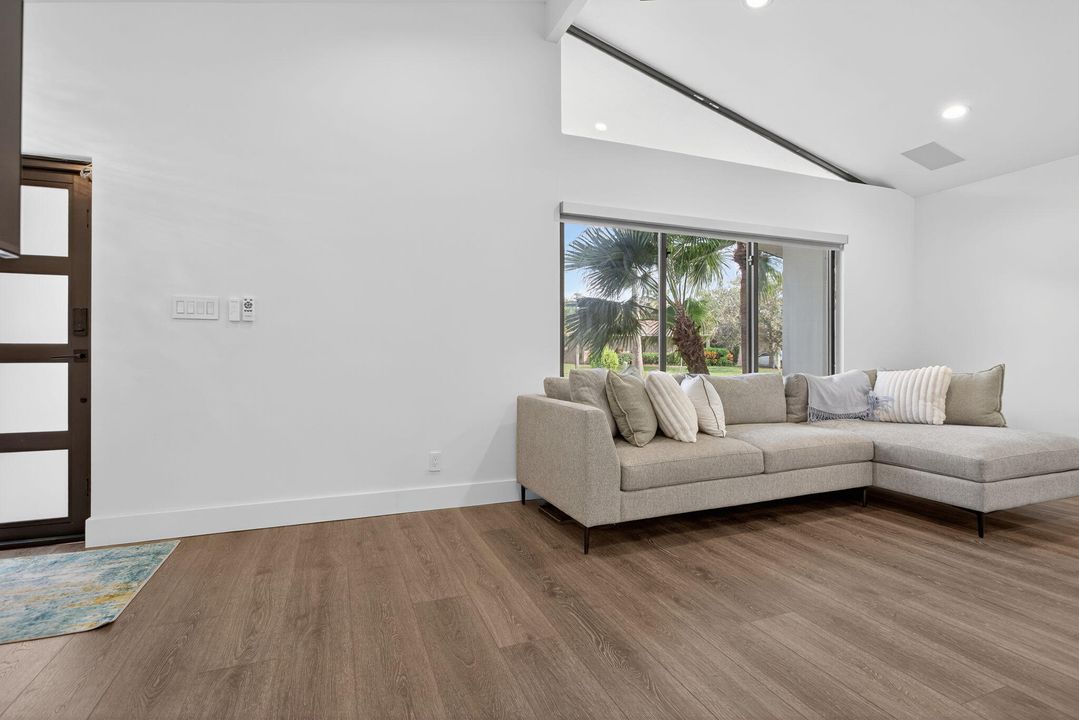 Active With Contract: $775,000 (4 beds, 3 baths, 2563 Square Feet)