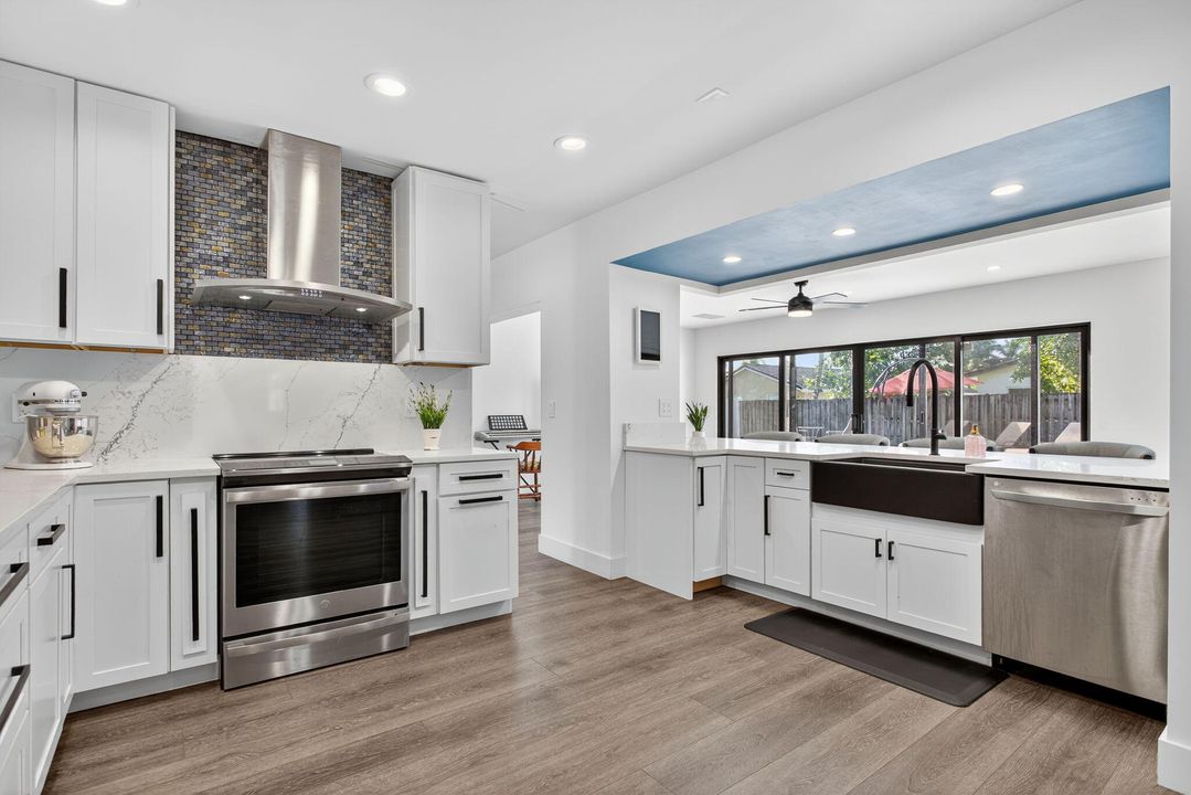 Active With Contract: $775,000 (4 beds, 3 baths, 2563 Square Feet)