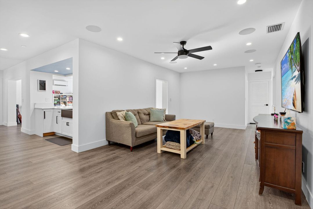 Active With Contract: $775,000 (4 beds, 3 baths, 2563 Square Feet)