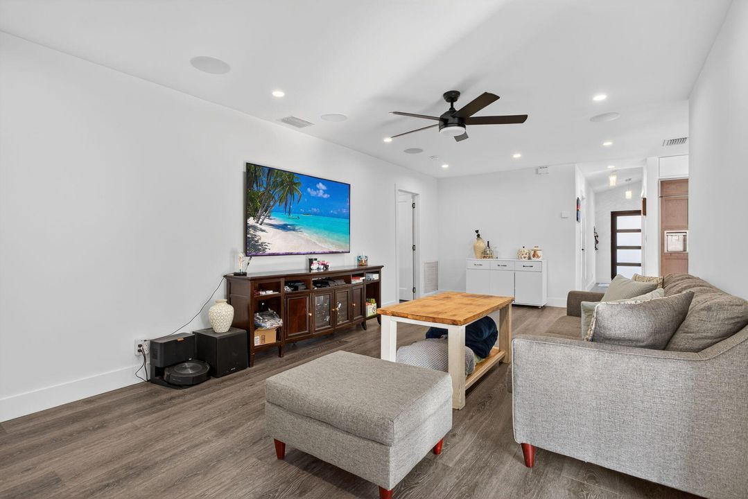 Active With Contract: $775,000 (4 beds, 3 baths, 2563 Square Feet)