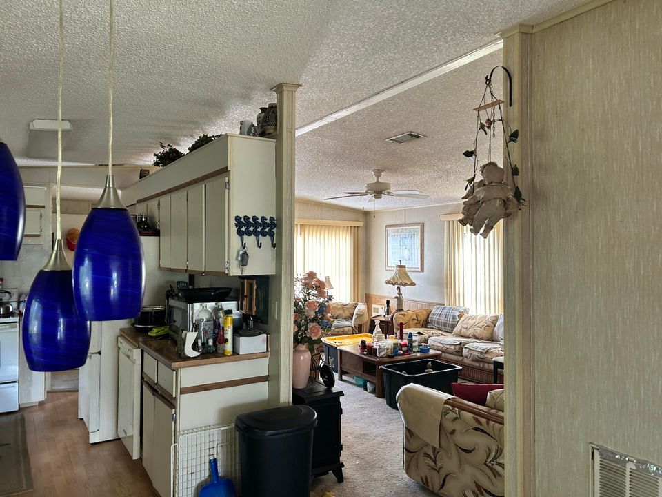 На продажу: $19,900 (2 спален, 2 ванн, 1248 Квадратных фут)