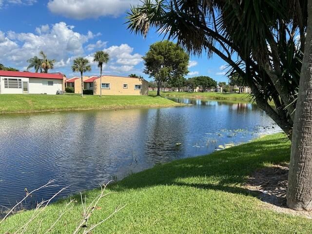 合同活跃: $145,000 (2 贝兹, 2 浴室, 1000 平方英尺)