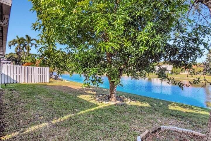 На продажу: $735,000 (4 спален, 2 ванн, 2175 Квадратных фут)