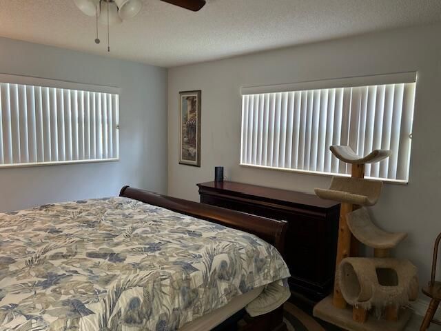 合同活跃: $145,000 (2 贝兹, 2 浴室, 1000 平方英尺)