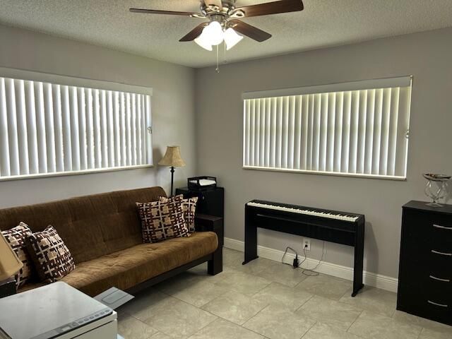 合同活跃: $145,000 (2 贝兹, 2 浴室, 1000 平方英尺)