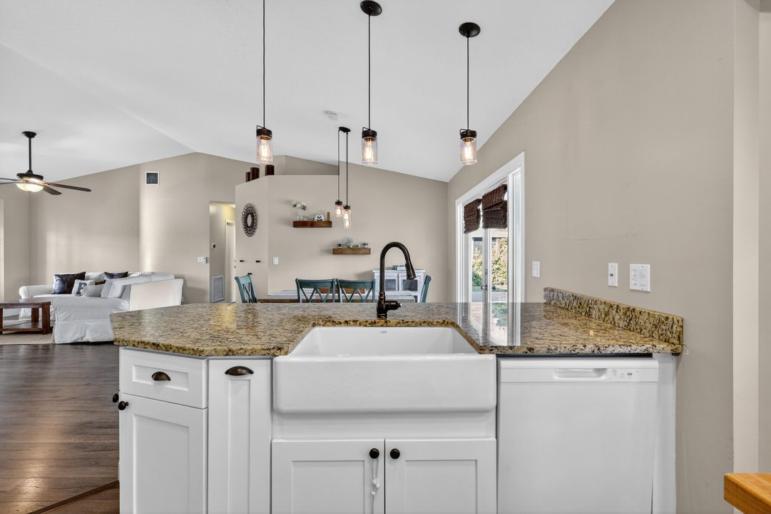 Activo con contrato: $599,900 (3 camas, 2 baños, 1858 Pies cuadrados)