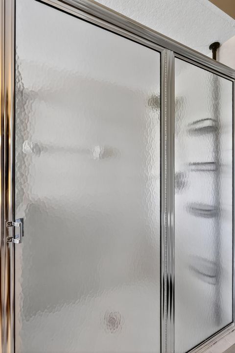 Activo con contrato: $599,900 (3 camas, 2 baños, 1858 Pies cuadrados)