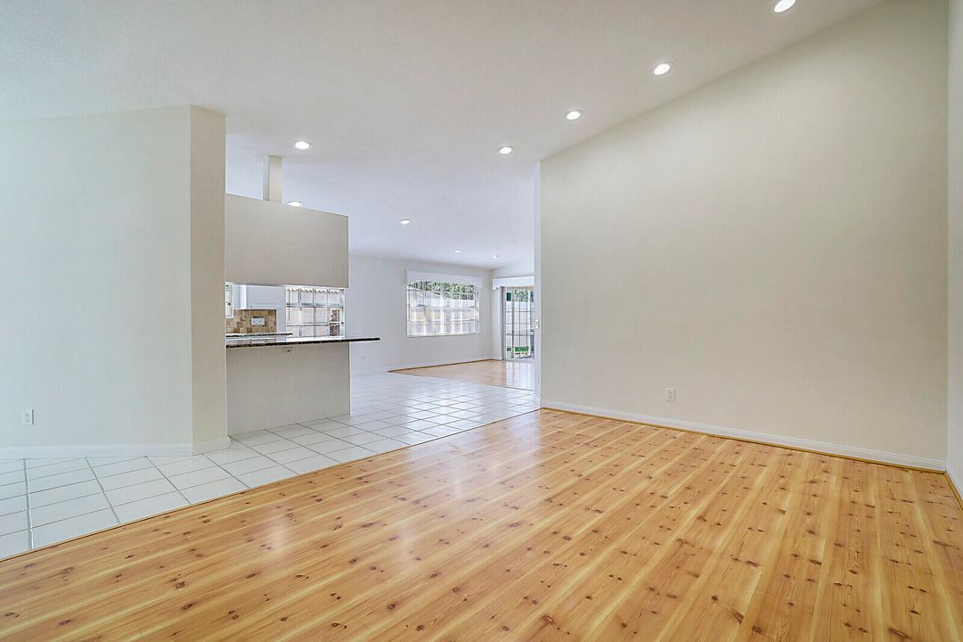 合同活跃: $509,000 (2 贝兹, 2 浴室, 1526 平方英尺)