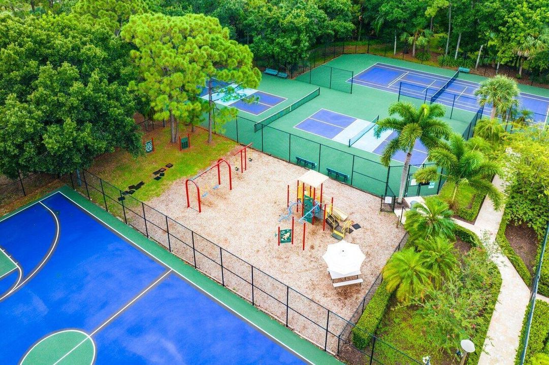 Activo con contrato: $599,900 (3 camas, 2 baños, 1858 Pies cuadrados)