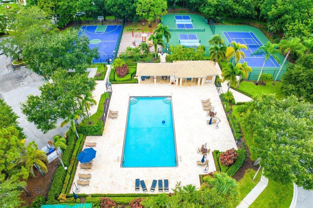 Activo con contrato: $599,900 (3 camas, 2 baños, 1858 Pies cuadrados)