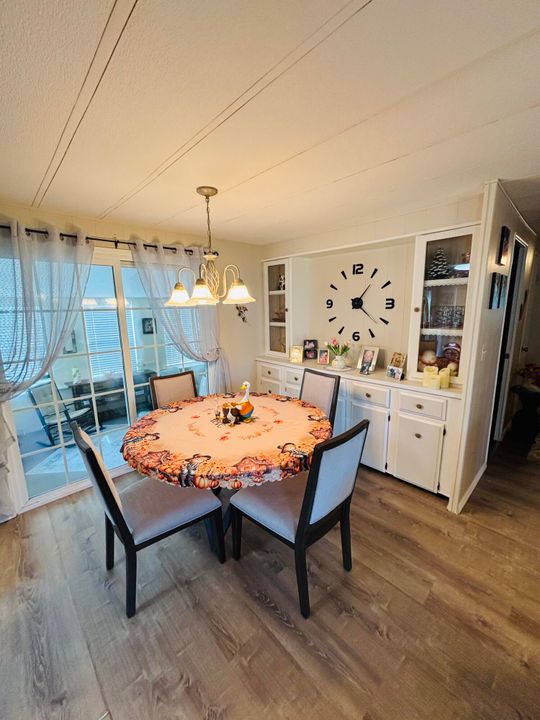 待售: $115,000 (2 贝兹, 2 浴室, 1416 平方英尺)