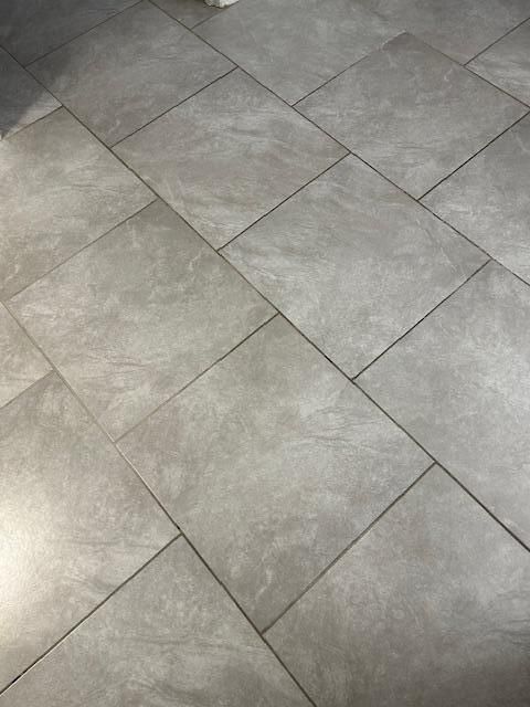 合同活跃: $145,000 (2 贝兹, 2 浴室, 1000 平方英尺)