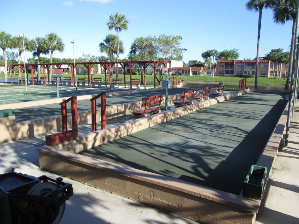 合同活跃: $145,000 (2 贝兹, 2 浴室, 1000 平方英尺)