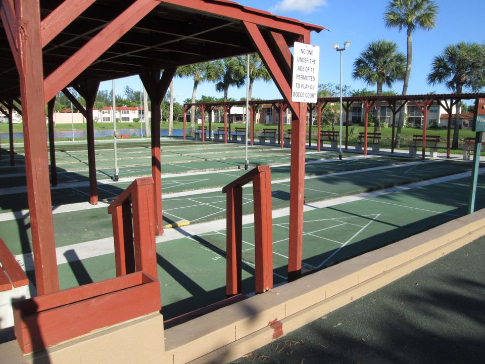 合同活跃: $145,000 (2 贝兹, 2 浴室, 1000 平方英尺)