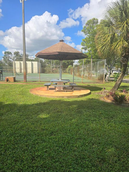 For Sale: $225,000 (2 beds, 2 baths, 1085 Square Feet)